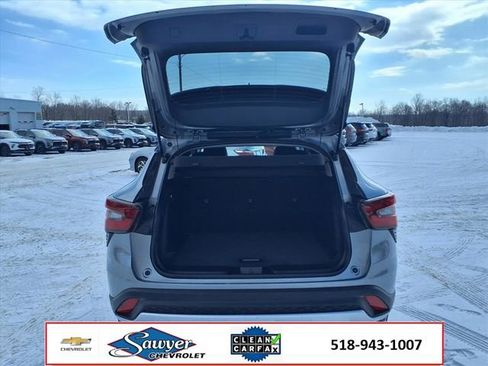 Used 2025 Chevrolet Trax LT w/ LT Convenience Package image 10
