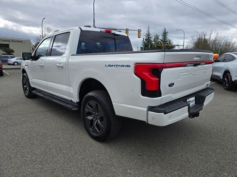 Used 2022 Ford F150 Lightning Lariat image 7