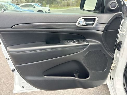 Used 2020 Jeep Grand Cherokee Altitude image 14