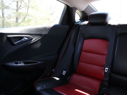 Used 2018 Chevrolet Malibu LT w/ Redline Edition image 12