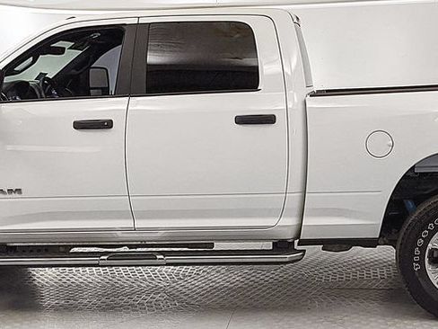 Used 2024 RAM 2500 Big Horn w/ Off Road Package AWD/4WD image 5
