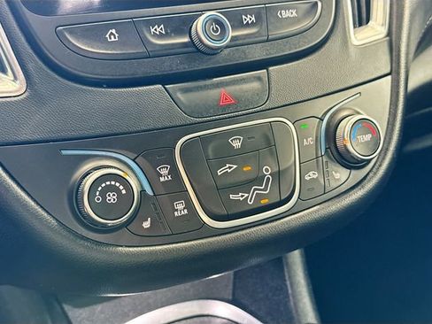 Used 2018 Chevrolet Malibu LT w/ Leather Package image 17