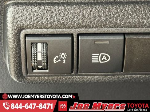 Used 2025 Toyota Corolla LE image 24