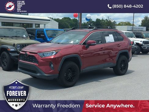Used 2019 Toyota RAV4 XLE FWD image 2