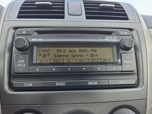 Used 2012 Toyota Corolla LE FWD image 29
