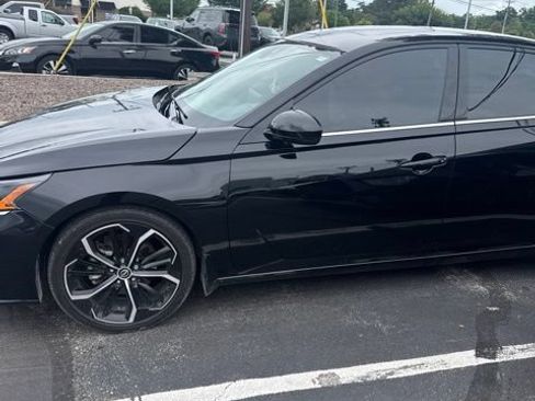 Used 2024 Nissan Altima 2.5 SR w/ SR Premium Package FWD image 6