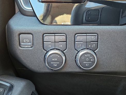 Used 2025 GMC Sierra 2500 SLT w/ SLT Premium Package image 27