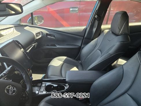 Used 2022 Toyota Prius Prime Limited FWD image 3