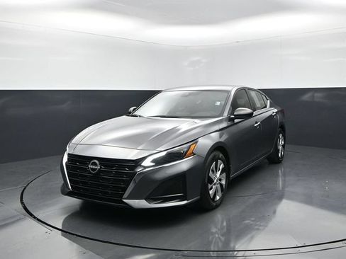 Used 2025 Nissan Altima 2.5 S FWD image 4