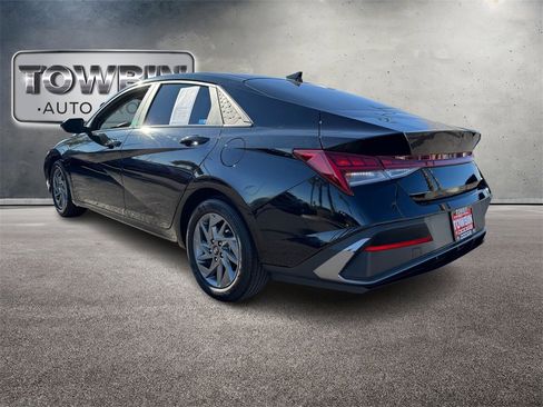 Used 2024 Hyundai Elantra Blue image 6