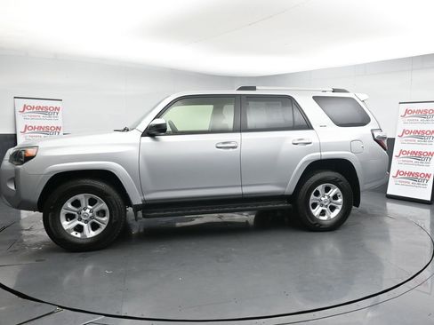 Used 2024 Toyota 4Runner SR5 AWD/4WD image 5