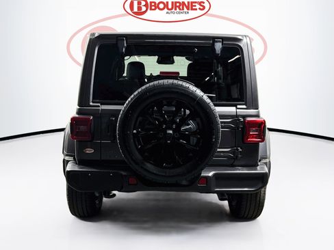 Used 2025 Jeep Wrangler Unlimited Sahara AWD/4WD image 8