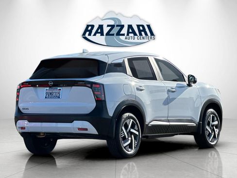 Used 2025 Nissan Kicks SV image 3