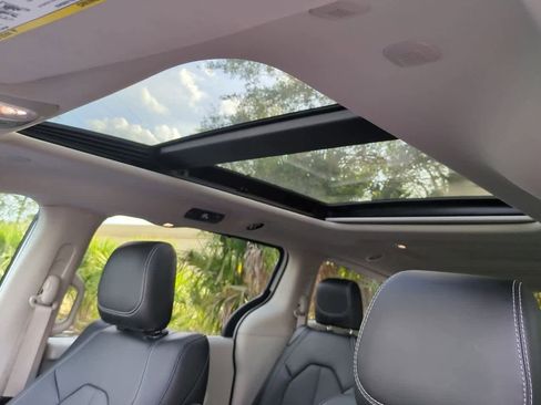 Used 2024 Chrysler Pacifica Touring-L w/ Road Tripper Package image 20