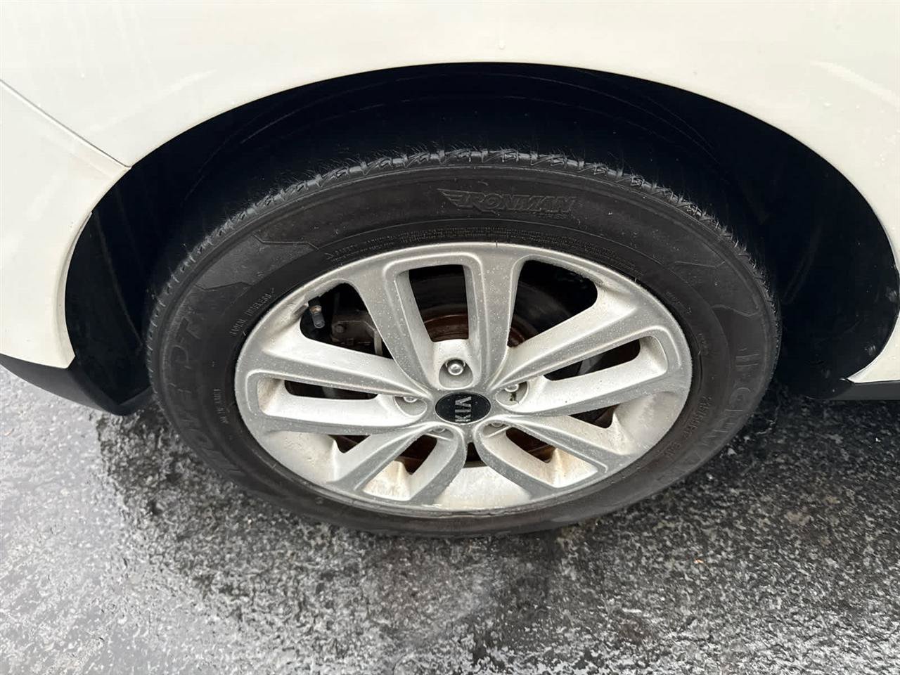 Used 2019 Kia Soul + FWD image 11