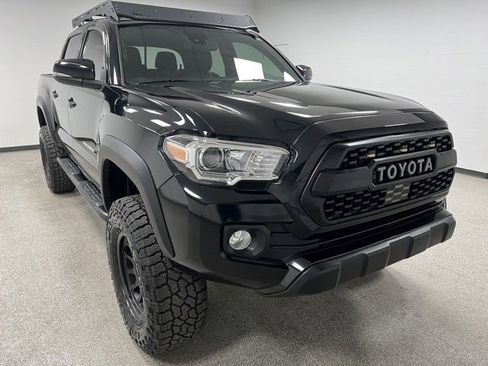 Used 2021 Toyota Tacoma TRD Off-Road image 2