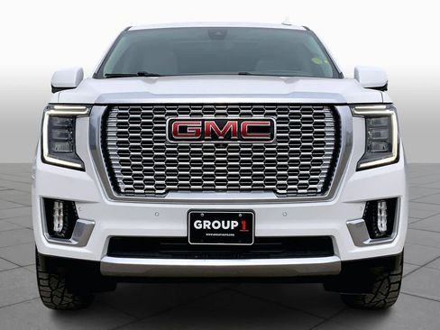 Used 2021 GMC Yukon XL Denali w/ Denali Premium Package image 3