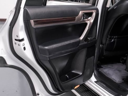 Used 2015 Lexus GX 460 image 41