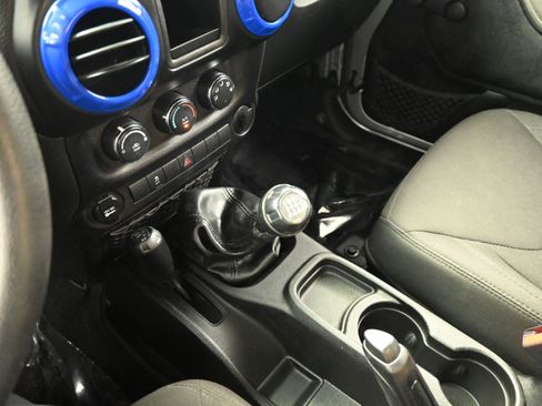 Used 2014 Jeep Wrangler Unlimited Sport w/ Max Tow Package AWD/4WD image 13
