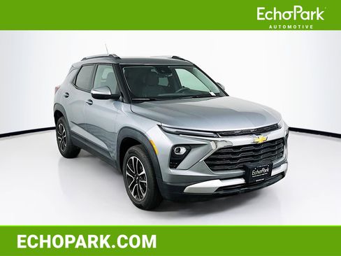 Used 2025 Chevrolet TrailBlazer LT image 1