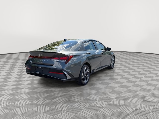 Used 2025 Hyundai Elantra Sport FWD image 11