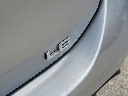 Used 2023 Toyota Highlander LE image 7