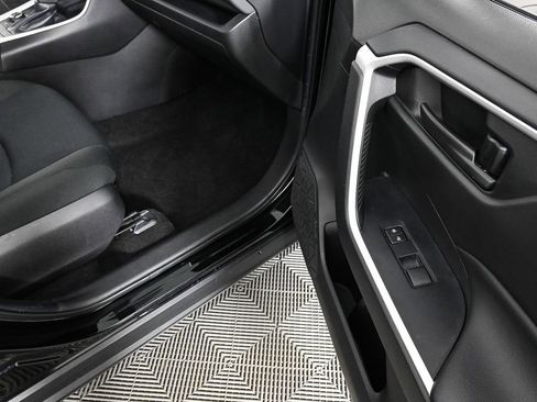 Used 2022 Toyota RAV4 LE image 22