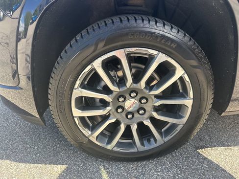 Used 2022 GMC Acadia Denali FWD image 35