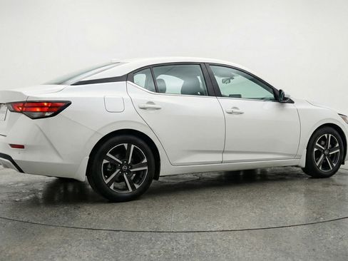 Used 2025 Nissan Sentra SV FWD image 9