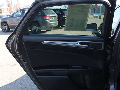 Used 2019 Ford Fusion SE image 15