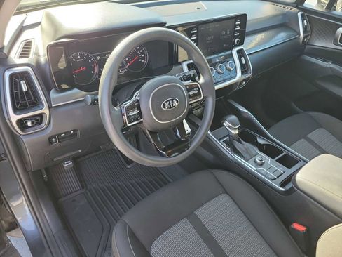 Used 2021 Kia Sorento LX image 2