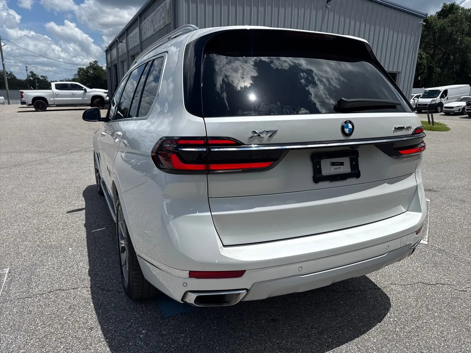 Used 2025 BMW X7 xDrive40i AWD/4WD image 10
