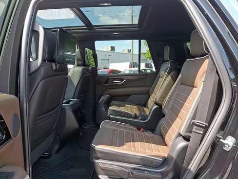 Used 2025 GMC Yukon Denali Ultimate AWD/4WD image 10