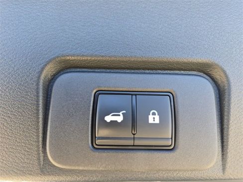 Used 2024 Nissan Rogue Platinum image 16