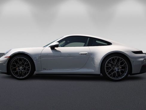 Used 2025 Porsche 911 Carrera image 6