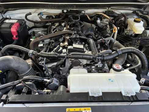 Used 2025 Toyota Tacoma TRD Off-Road AWD/4WD image 31
