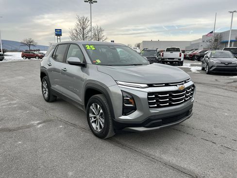 Used 2025 Chevrolet Equinox LT image 1