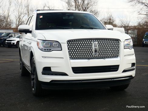 Used 2023 Lincoln Navigator Reserve image 14