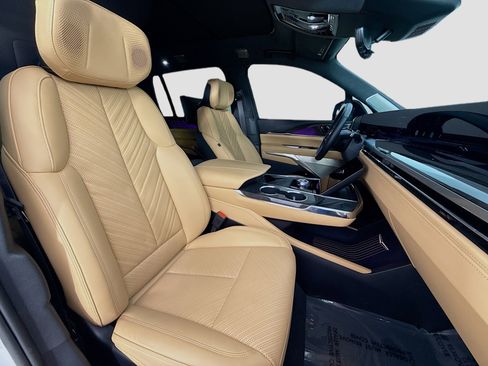 Used 2025 Cadillac Escalade IQ Sport 2 w/ LPO, ONYX Package image 32