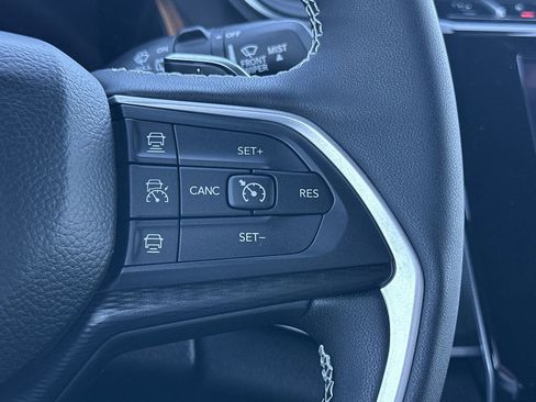 New 2025 Jeep Grand Cherokee L Altitude image 11