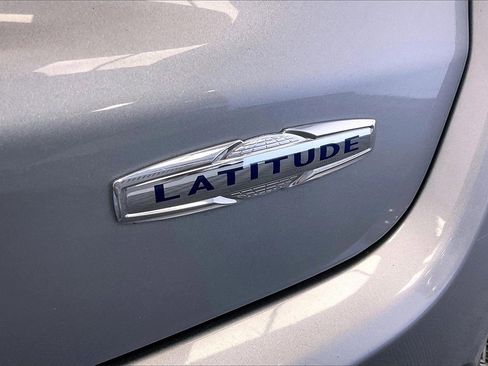 Used 2019 Jeep Compass Latitude image 6
