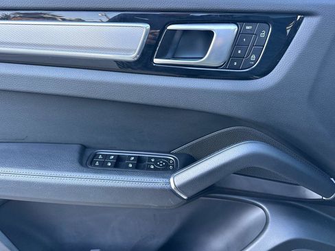 Used 2023 Porsche Cayenne S image 10