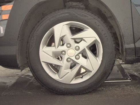 Used 2024 Hyundai Kona SE FWD image 9