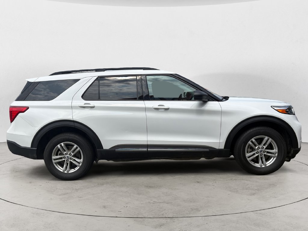 Used 2022 Ford Explorer XLT AWD/4WD image 2