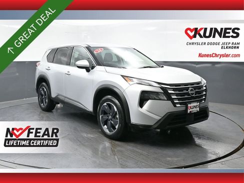 Used 2024 Nissan Rogue SV image 1