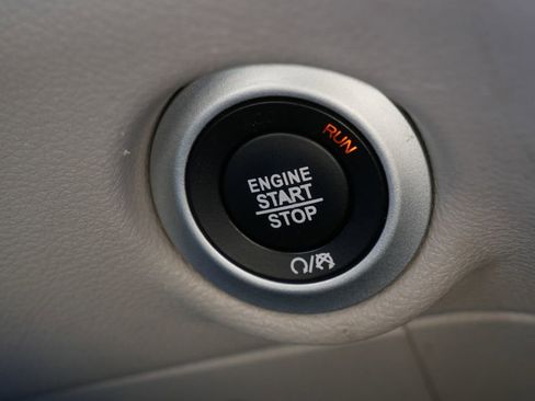 Used 2022 Chrysler Pacifica Touring-L image 21