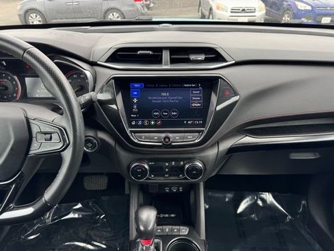 Used 2021 Chevrolet TrailBlazer RS w/ Technology Package image 2