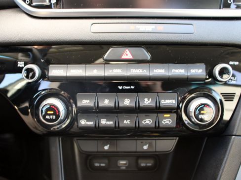 Used 2020 Kia Sportage EX image 16