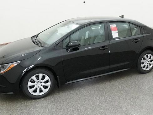 Used 2026 Toyota Corolla LE image 5