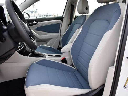 New 2026 Volkswagen Jetta SE FWD image 13